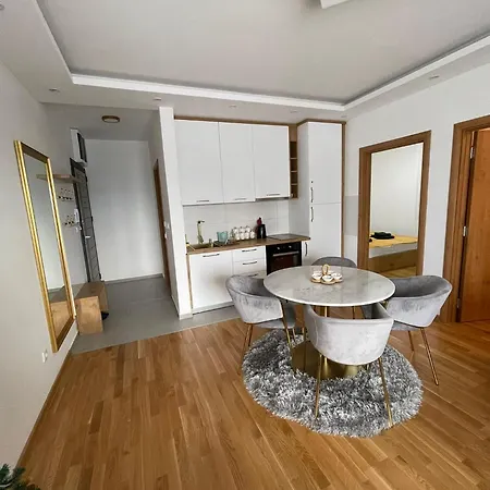Konstantin Apartment *